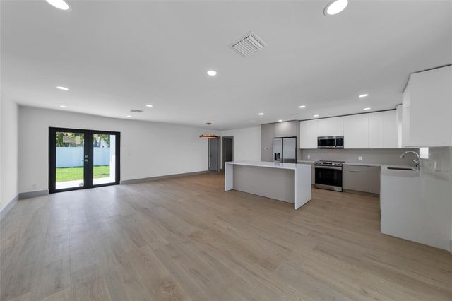 3231 NE 27th Ter, Lighthouse Point, FL 33064