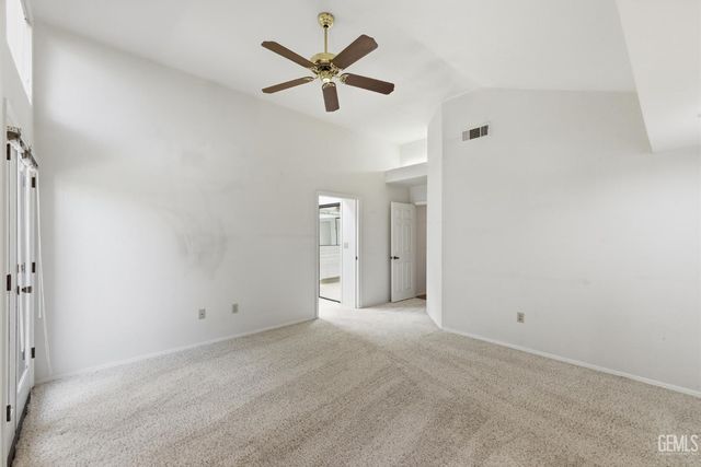9700 Willow Oak Court, Bakersfield, CA 93311