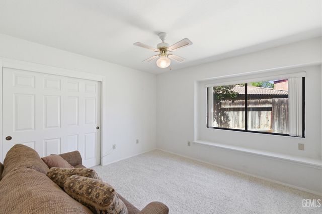 9700 Willow Oak Court, Bakersfield, CA 93311