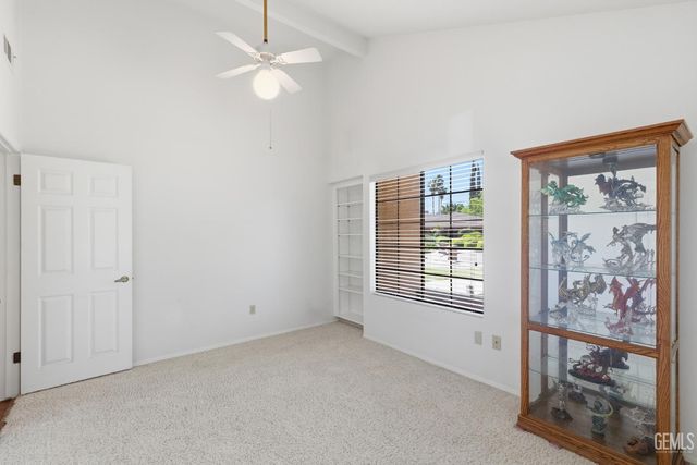 9700 Willow Oak Court, Bakersfield, CA 93311