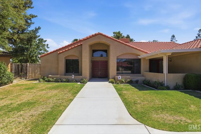 9700 Willow Oak Court, Bakersfield, CA 93311