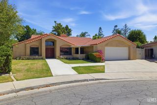 9700 Willow Oak Court, Bakersfield, CA 93311