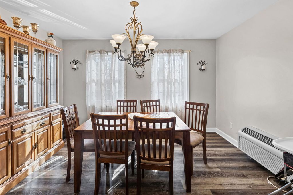 Image 15 of property listing at 710 Pavey Avenue, Mt Vernon, IL 62864