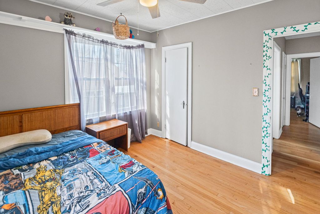 Image 18 of property listing at 710 Pavey Avenue, Mt Vernon, IL 62864