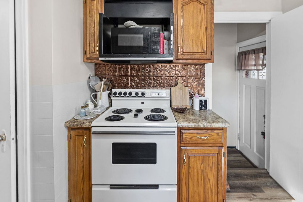 Image 22 of property listing at 710 Pavey Avenue, Mt Vernon, IL 62864