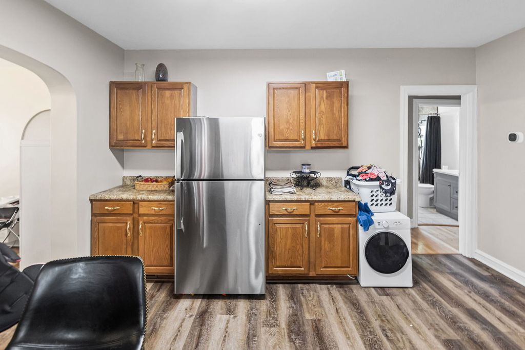 Image 25 of property listing at 710 Pavey Avenue, Mt Vernon, IL 62864