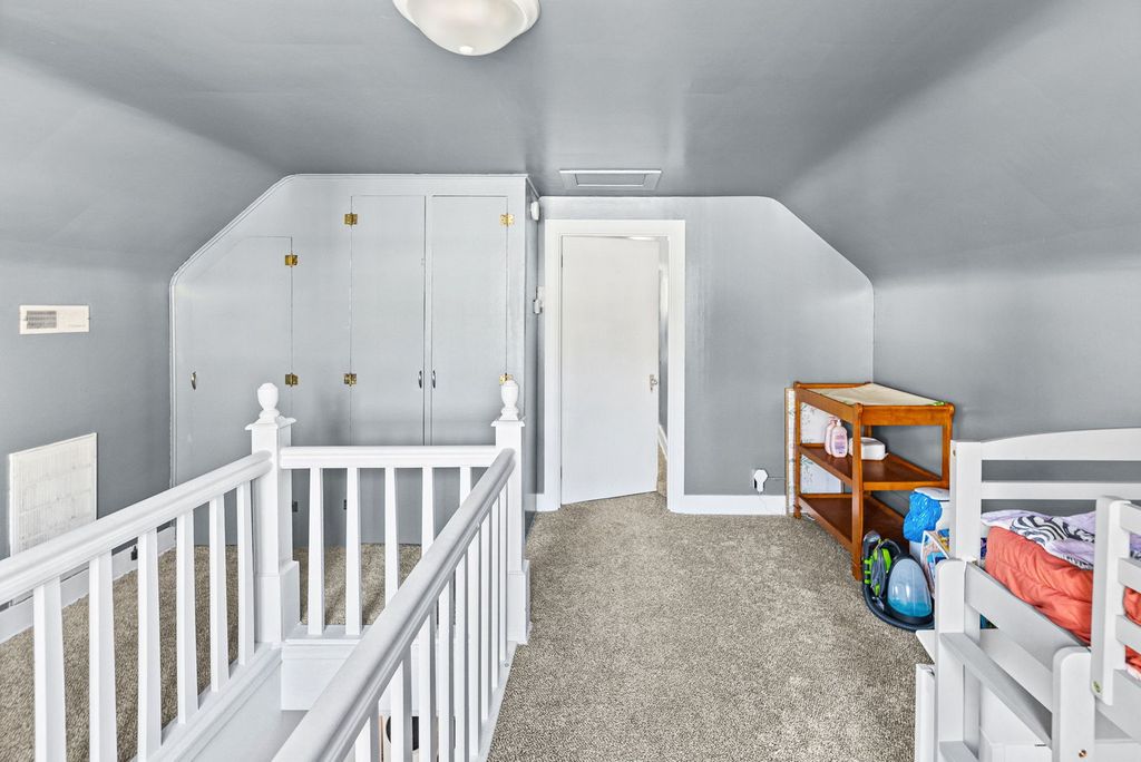 Image 28 of property listing at 710 Pavey Avenue, Mt Vernon, IL 62864