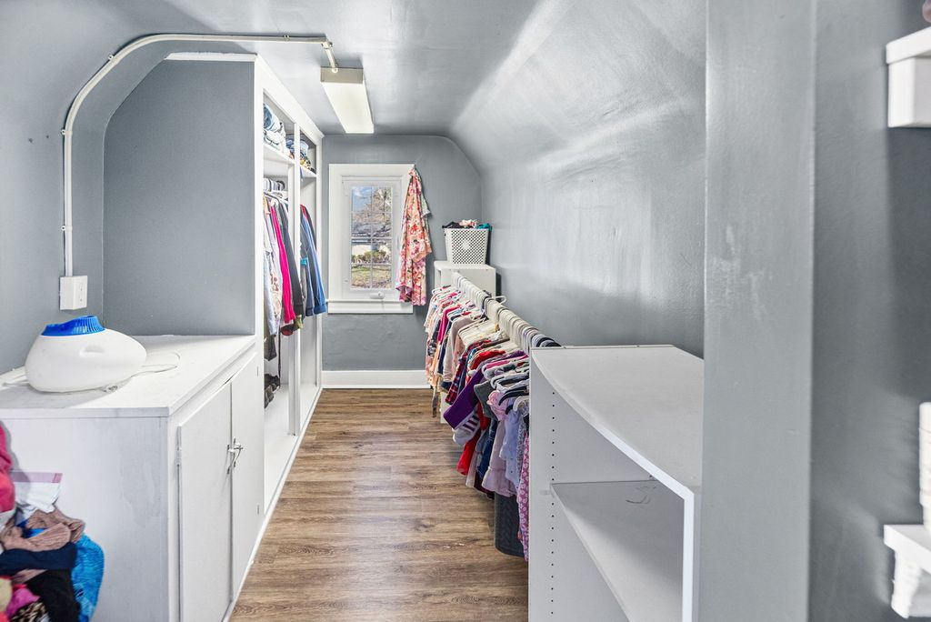 Image 33 of property listing at 710 Pavey Avenue, Mt Vernon, IL 62864