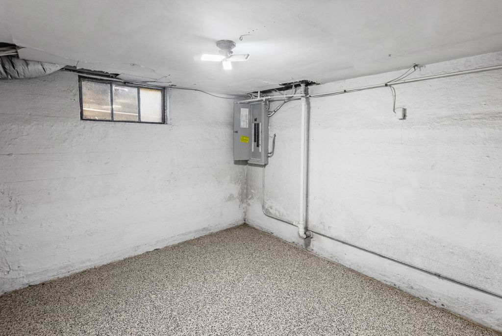 Image 36 of property listing at 710 Pavey Avenue, Mt Vernon, IL 62864