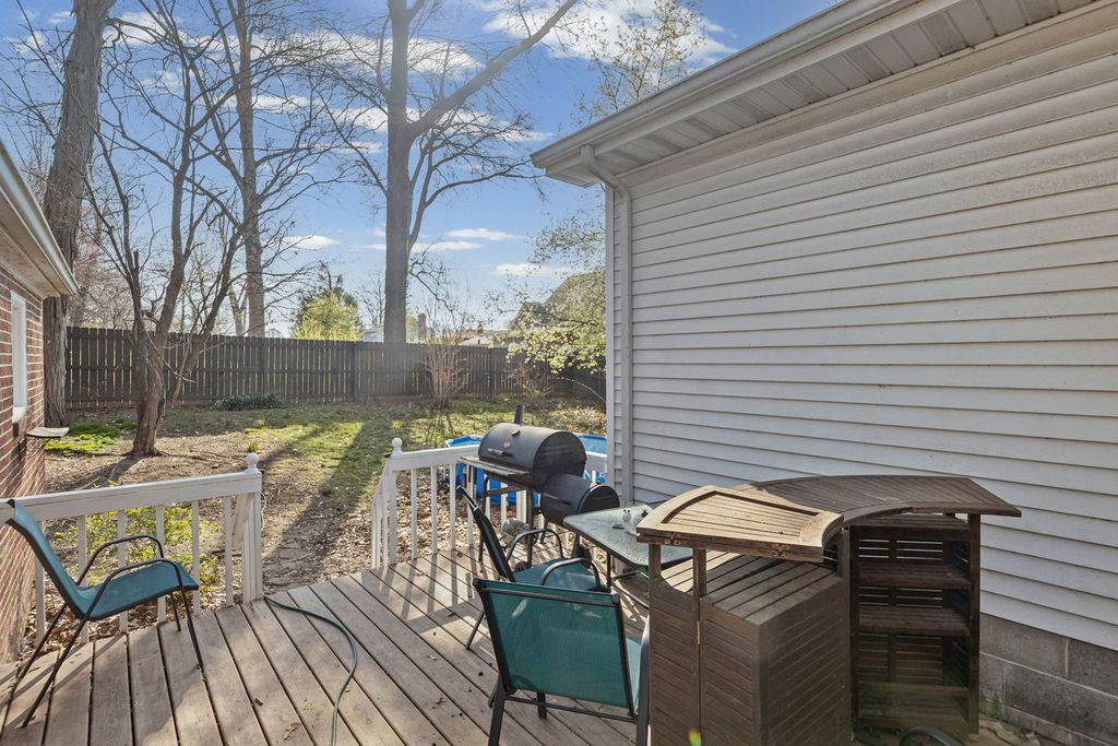 Image 5 of property listing at 710 Pavey Avenue, Mt Vernon, IL 62864