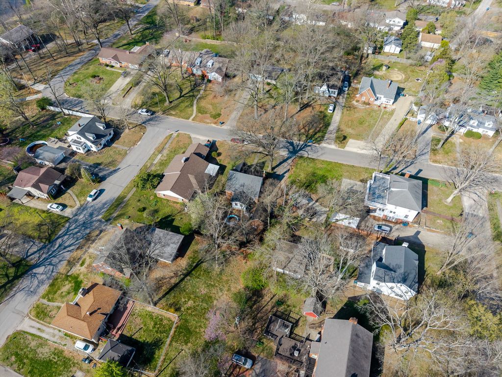 Image 47 of property listing at 710 Pavey Avenue, Mt Vernon, IL 62864