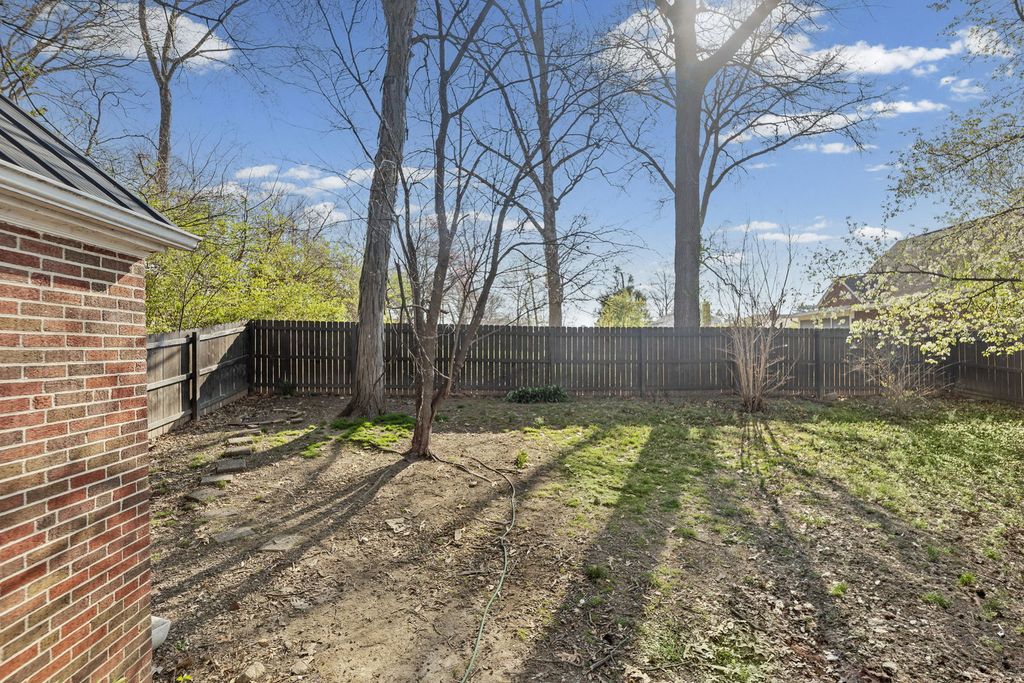 Image 6 of property listing at 710 Pavey Avenue, Mt Vernon, IL 62864