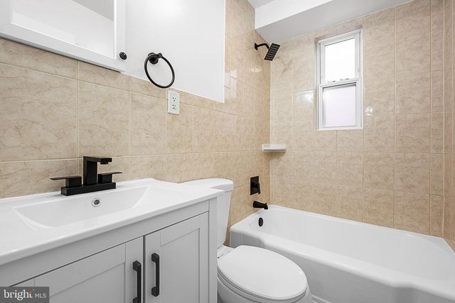 525 OAKWOOD ST SE, Washington, DC 20032