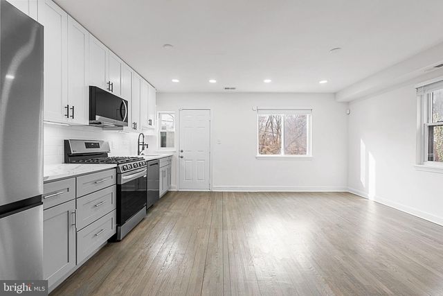 525 OAKWOOD ST SE, Washington, DC 20032