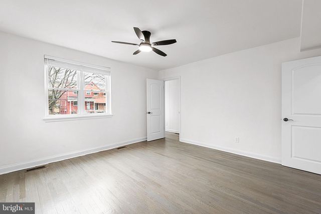 525 OAKWOOD ST SE, Washington, DC 20032