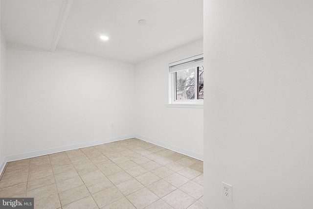 525 OAKWOOD ST SE, Washington, DC 20032