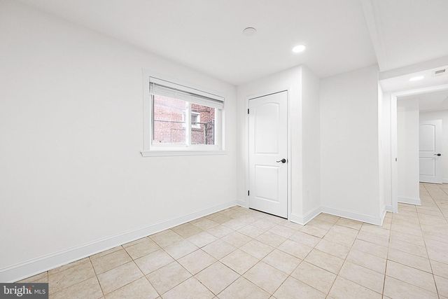 525 OAKWOOD ST SE, Washington, DC 20032