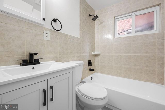 525 OAKWOOD ST SE, Washington, DC 20032