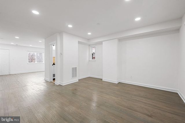 525 OAKWOOD ST SE, Washington, DC 20032