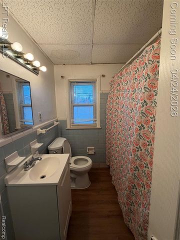 25556 Elsinore, Redford, MI 48239
