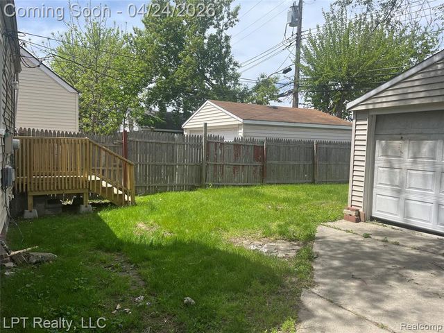 25556 Elsinore, Redford, MI 48239