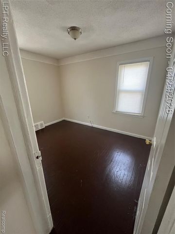 25556 Elsinore, Redford, MI 48239
