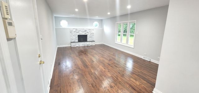 1421 Lawrence Crescent, Flossmoor, IL 60422