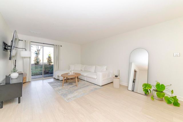 1408 W Crane Street 5, Arlington Heights, IL 60004