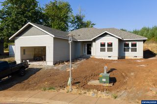 1492 Strawberry Ridge Dr, Sweet Home, OR 97386