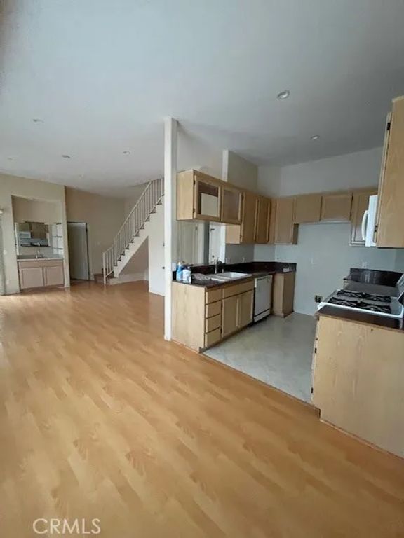4809 Kester, Los Angeles, CA 91403