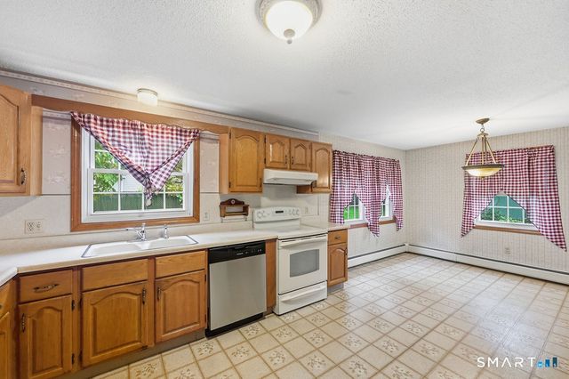 55 Edwards Street, Manchester, CT 06042