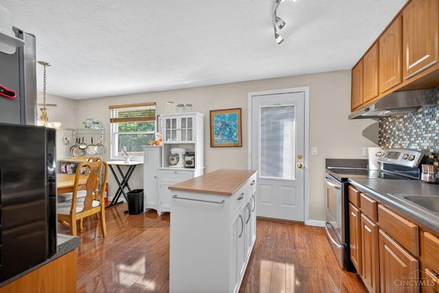 10001 Forestedge, Miamisburg, OH 45342