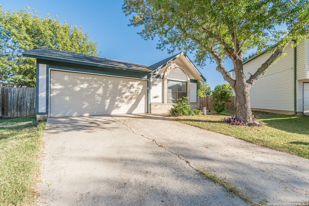 9402 Valley Moss, San Antonio, TX 78250