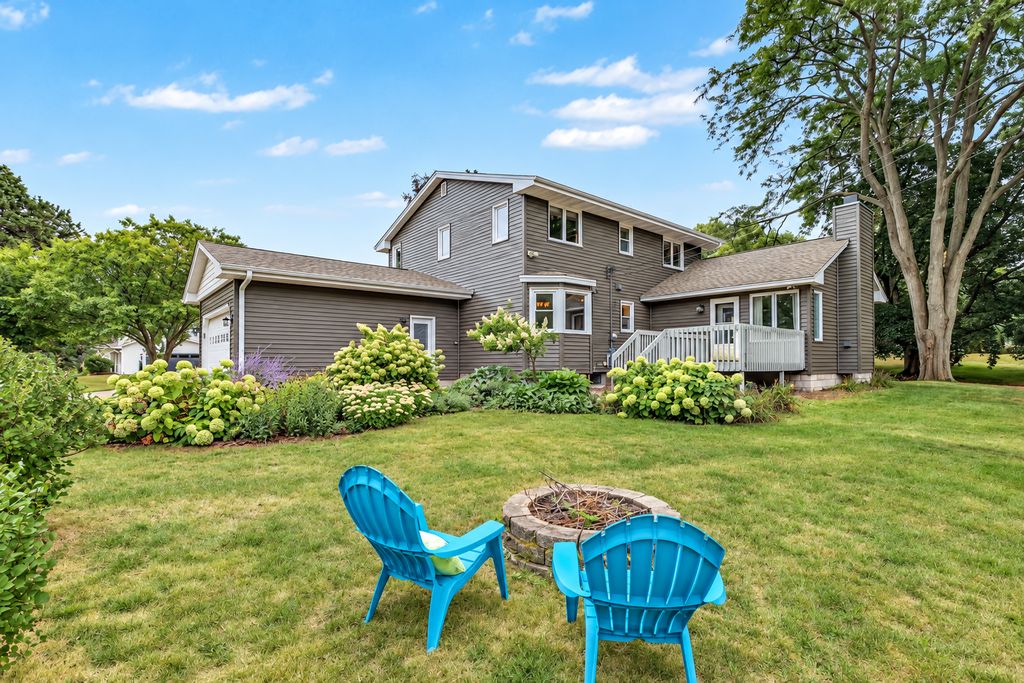 10 Western Terrace, Golden Valley, MN 55426 — photo 2