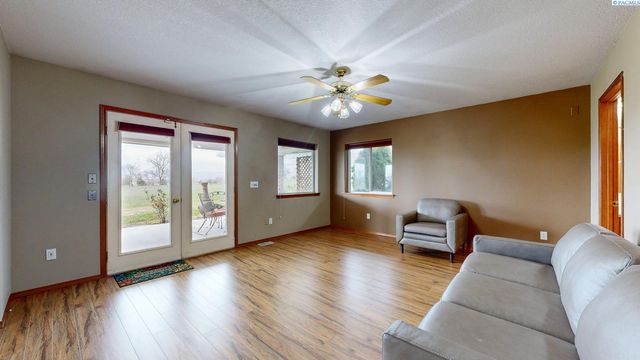 127 Willow Circle, Pasco, WA 99301