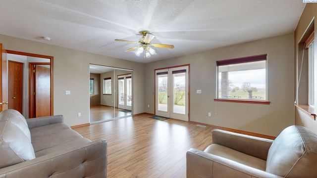 127 Willow Circle, Pasco, WA 99301