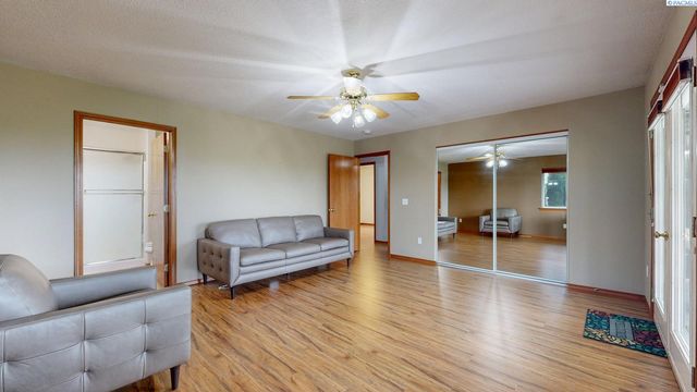 127 Willow Circle, Pasco, WA 99301