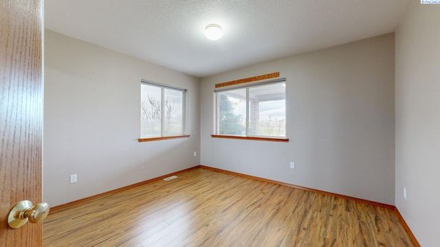 127 Willow Circle, Pasco, WA 99301