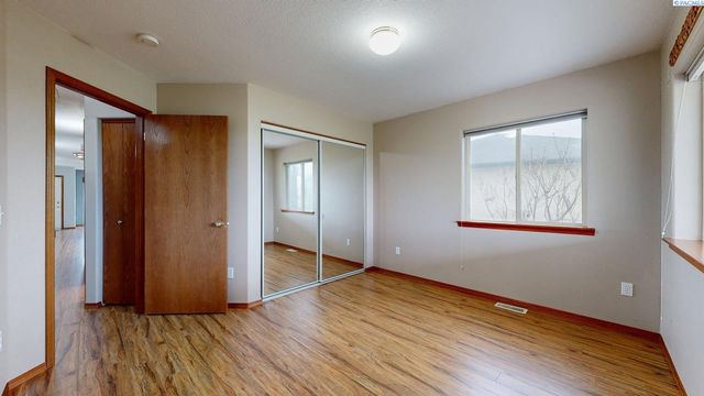 127 Willow Circle, Pasco, WA 99301