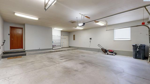 127 Willow Circle, Pasco, WA 99301