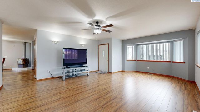 127 Willow Circle, Pasco, WA 99301