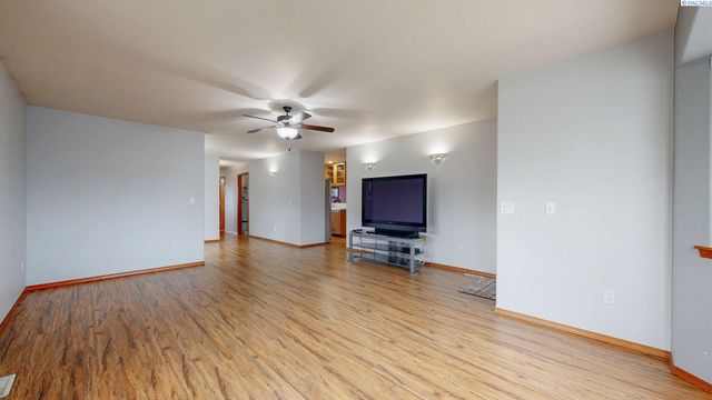 127 Willow Circle, Pasco, WA 99301