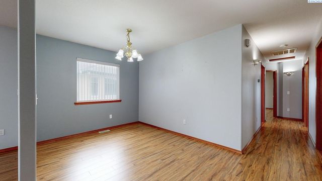 127 Willow Circle, Pasco, WA 99301