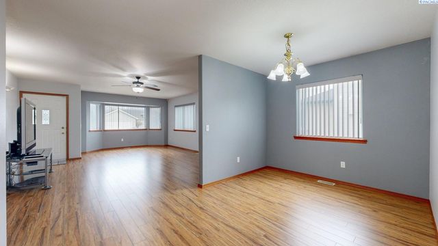 127 Willow Circle, Pasco, WA 99301