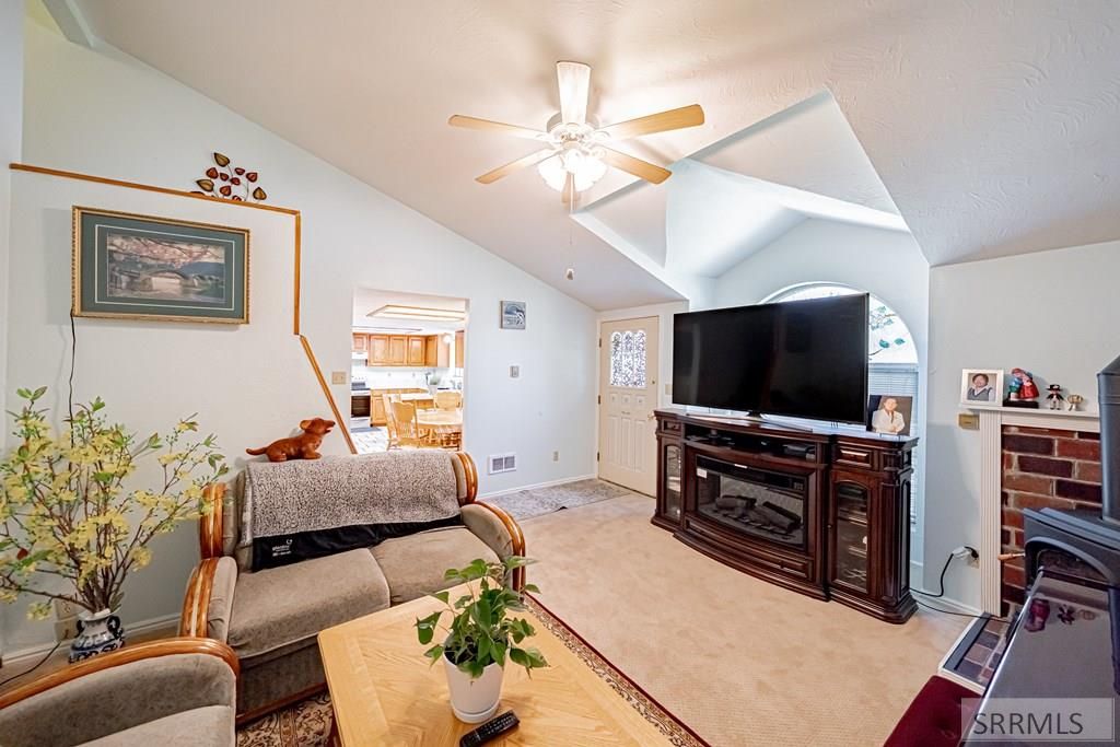 Image 11 of property listing at 832 Wildrose Lane, Blackfoot, ID 83221