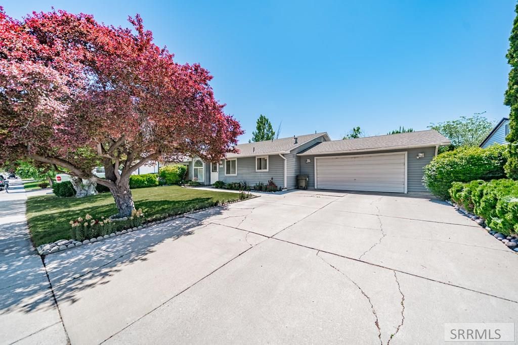 Image 3 of property listing at 832 Wildrose Lane, Blackfoot, ID 83221