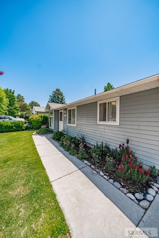 Image 5 of property listing at 832 Wildrose Lane, Blackfoot, ID 83221