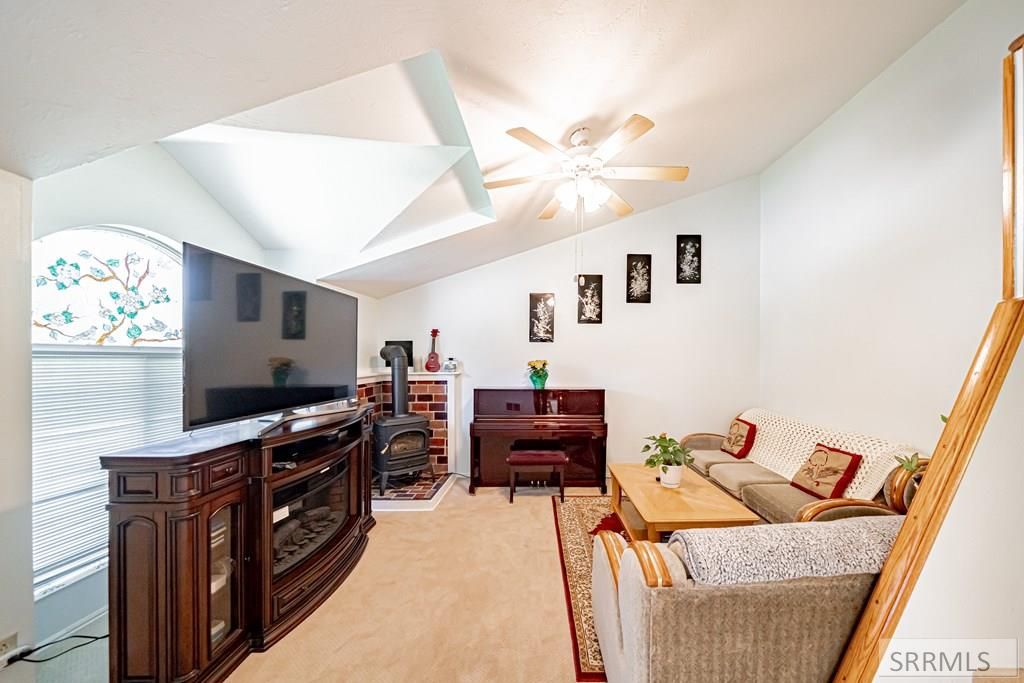 Image 8 of property listing at 832 Wildrose Lane, Blackfoot, ID 83221