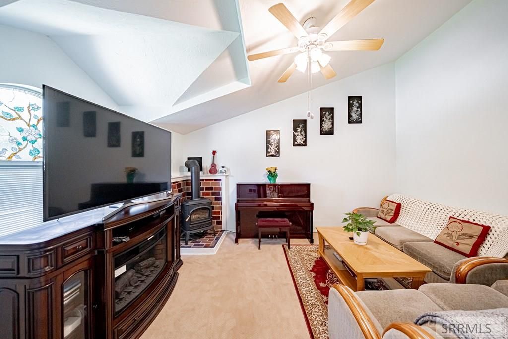 Image 9 of property listing at 832 Wildrose Lane, Blackfoot, ID 83221