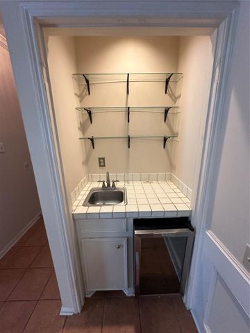 2202 Welch Street, Houston, TX 77019
